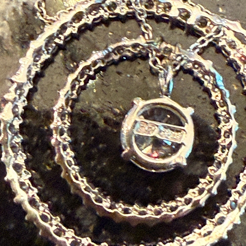 Elegant cz circle necklace - Picture 3 of 9